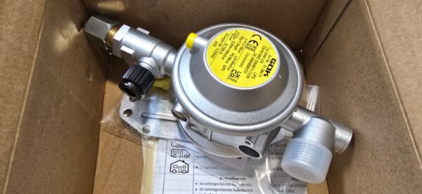 Truma Bulkhead Regulator 8mm GOK 0129471 -  30mbar GOK with Test Point - Image 2